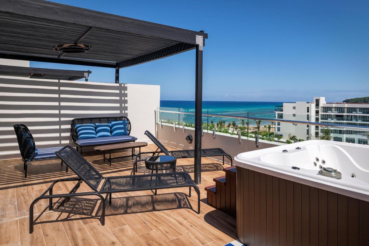 ホテル Ocean Eden Bay (Adults Only) Spring Rises エクステリア 写真 Rooftop at the Hilton Playa del Carmen